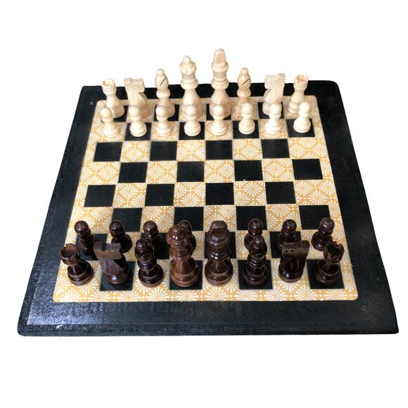 Scrapbook Chess Set - Vintage Yellow - Picture 1 of 13